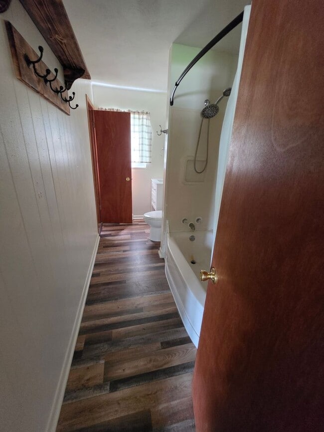 Building Photo - Charming, extremely clean 2 BR house in Shirley