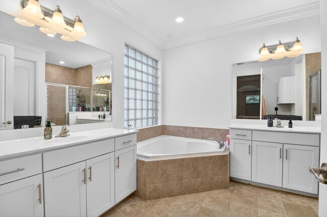 Building Photo - 9062 Gulf Cove Dr