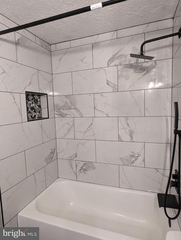 Building Photo - 1680 Thenia Pl