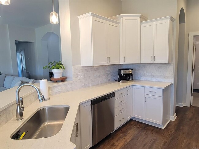 Building Photo - 821 Hedgefield Way