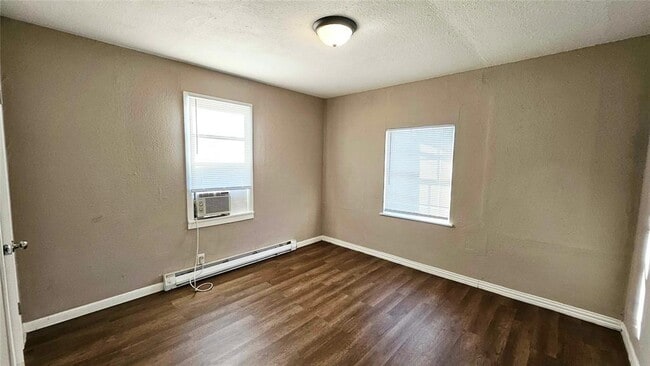 Building Photo - 1505 NE 29th St