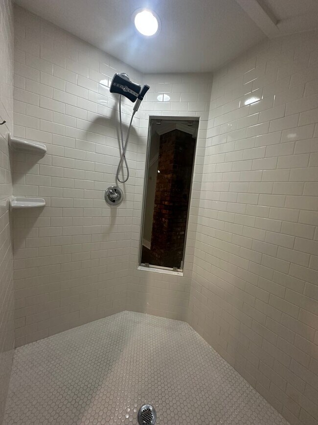 Building Photo - Gorgeous Renovated Highlands Bungalow – Available for Rent!