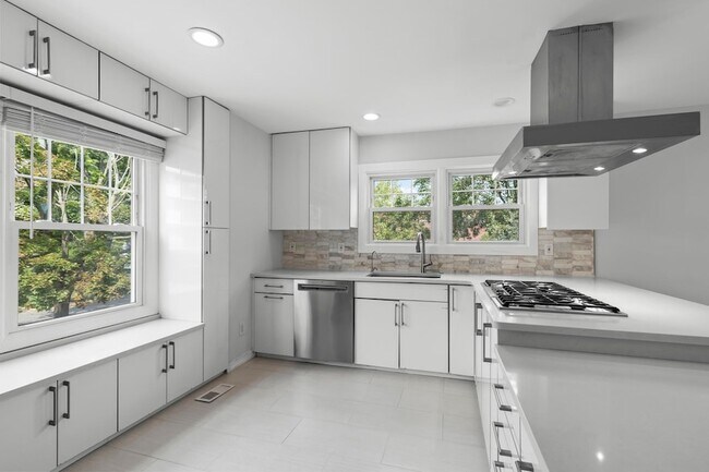Building Photo - 6 Grand Cove Way