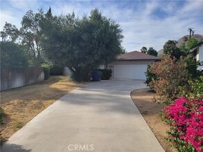 Building Photo - 3389 Celeste Dr