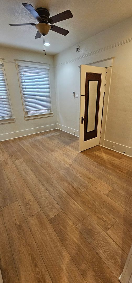 Building Photo - 2 bed 1 bath plus office/Den room, Downtown Reno, UNR. Duplex FOR RENT!