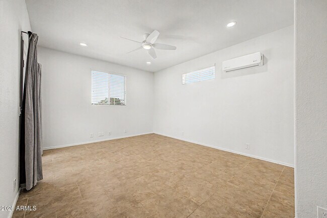 Building Photo - 414 N Hudson Pl