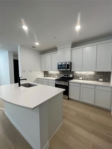 Building Photo - 516 Parkside Dr