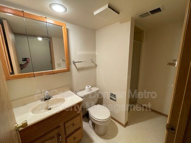 Building Photo - 6534 Zinnia St