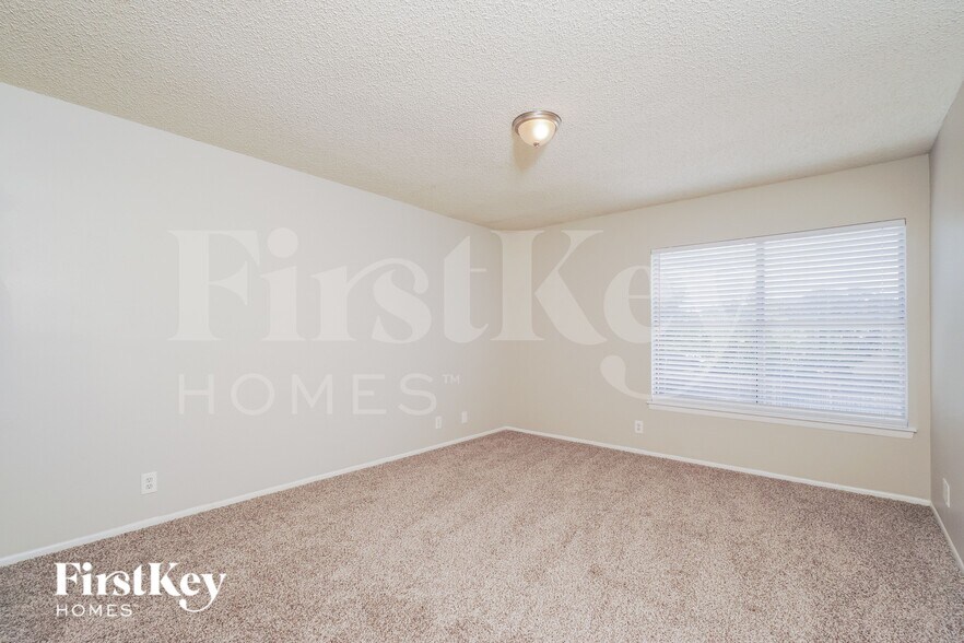 Building Photo - 14219 N Hills Village Dr