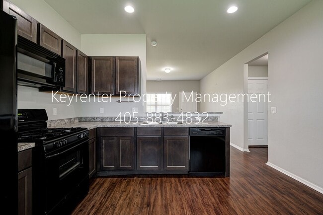 Building Photo - Gorgeous 3 Bed 2 Bath in Moore/SE OKC