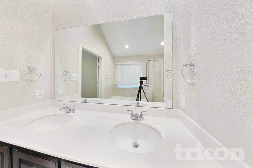 Building Photo - 9125 Nevis Dr