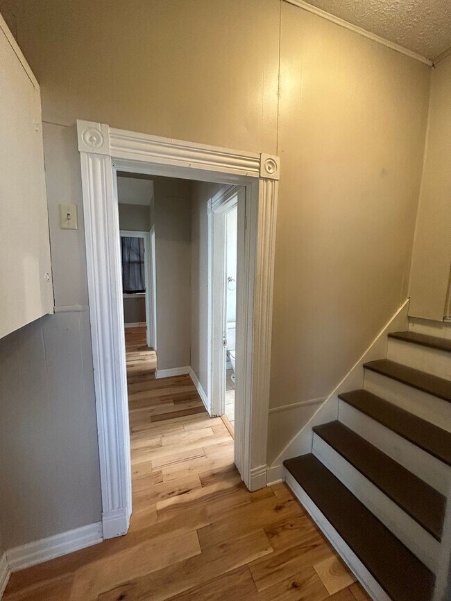 Building Photo - 6 Month Initial Lease-4904 Holdrege 2bed/1bath-Located near historic University Place