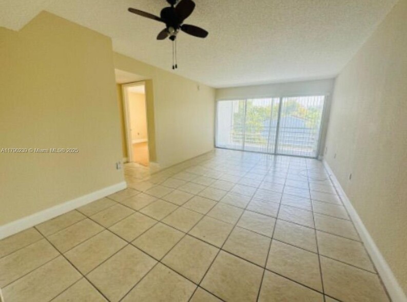Building Photo - 4215 N University Dr
