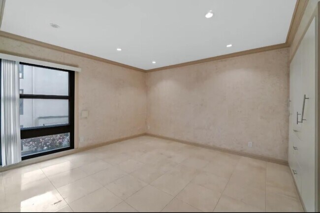 Building Photo - 7742 Redlands St