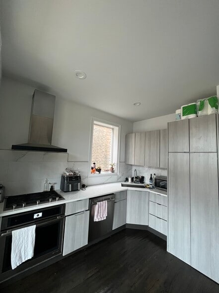 Building Photo - 2111 N Dayton St