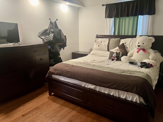 Building Photo - 5015 N Territorial Rd