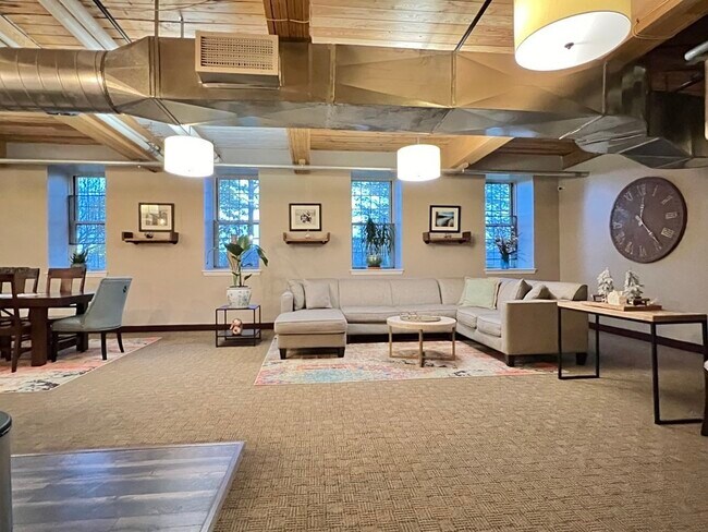 Building Photo - 35 Riverwalk Way