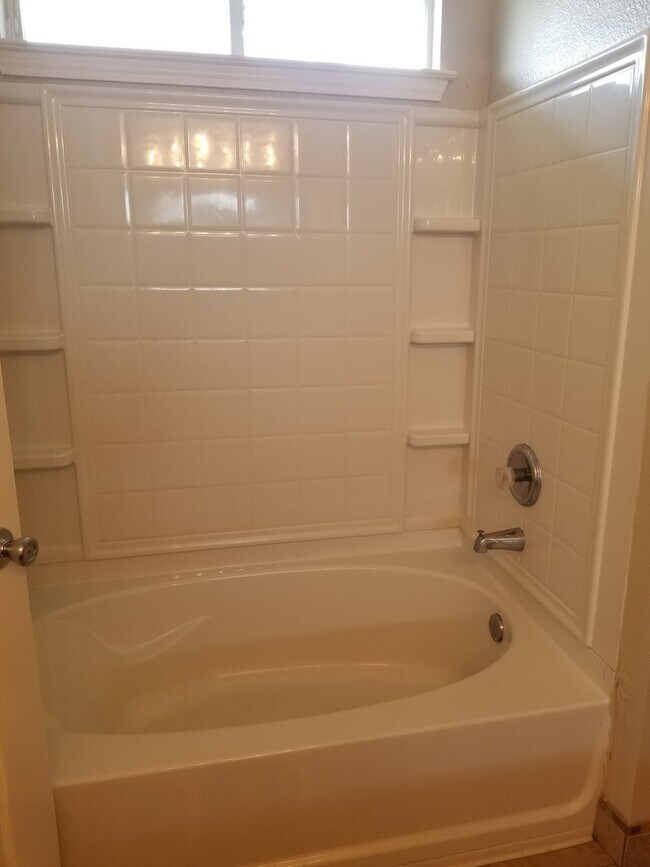 Building Photo - 5123 Fountain Hill