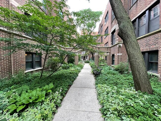 Building Photo - 5463 S Ingleside Ave