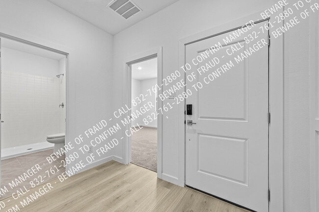 Building Photo - 2229 Maple Ridge Dr