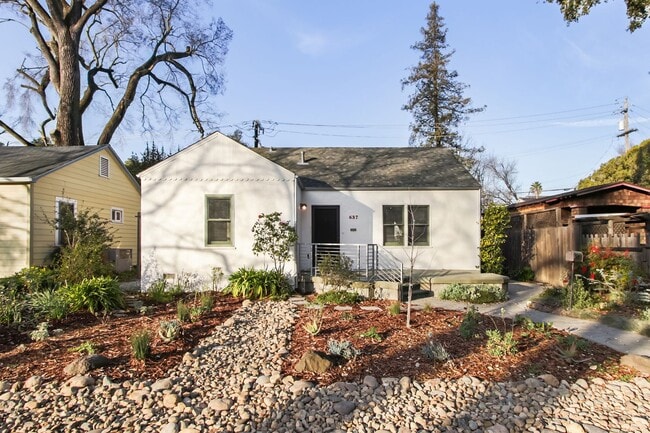 Building Photo - Downtown Davis Cottage