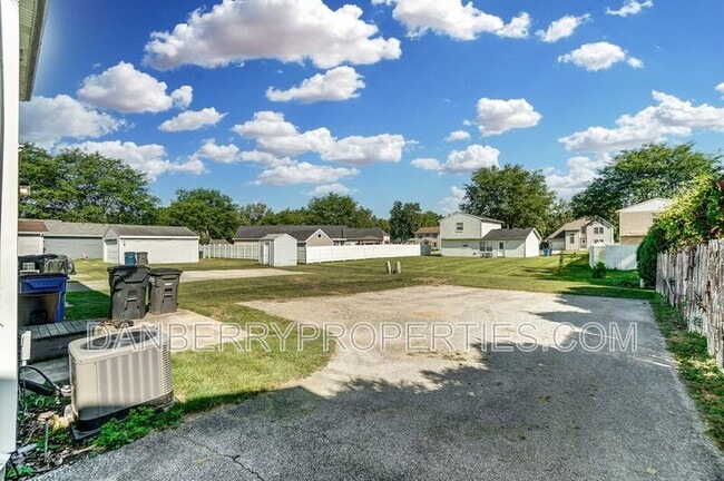 Building Photo - 3660 Willow Run Dr