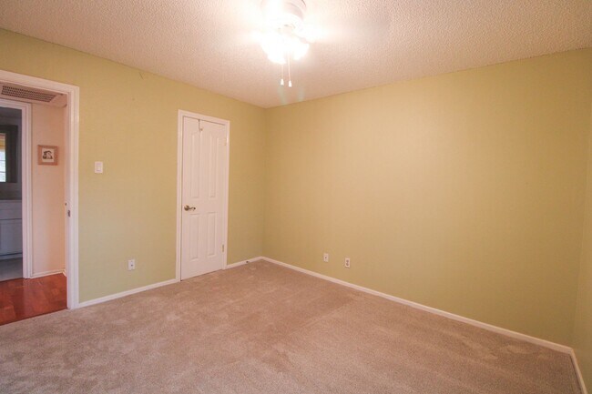 Building Photo - 13018 Heimer Rd