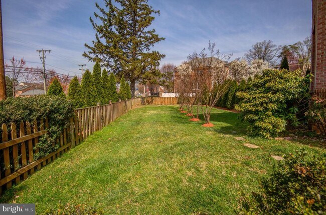 Building Photo - 4303 Evergreen Ln