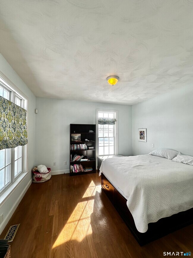 Building Photo - 9 Leeward Ln