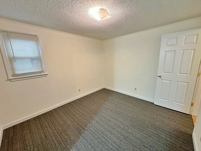 Building Photo - Renovated Rancher with 3 Bedrooms & 2 Baths!