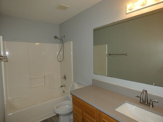 Building Photo - Spacious 3-Bedroom Home - Pace