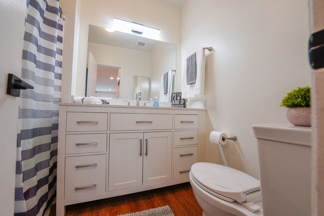 Building Photo - Gated Community 2 Bedroom 2 Bath Condo