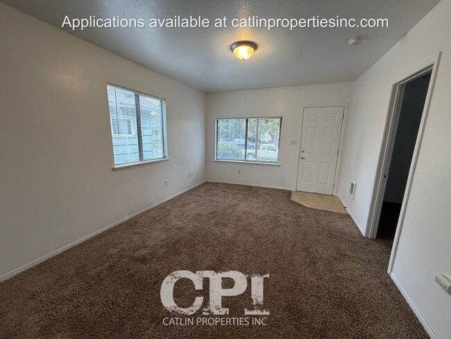 Building Photo - 321 21st Ave