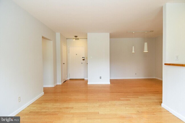 Building Photo - 4200 Cathedral Ave NW