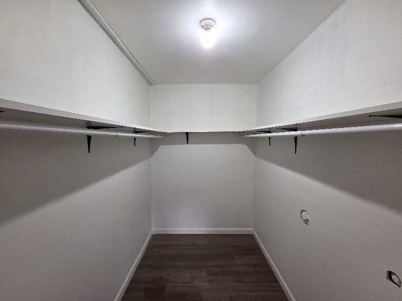 Building Photo - 1312 E Wilson Ave