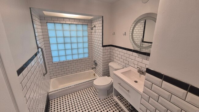 Building Photo - 3417 Jewett Ave