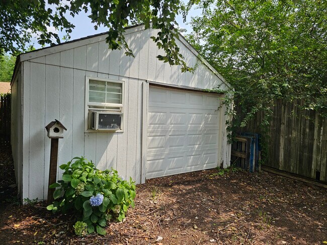 Building Photo - 3002 Woodrow St