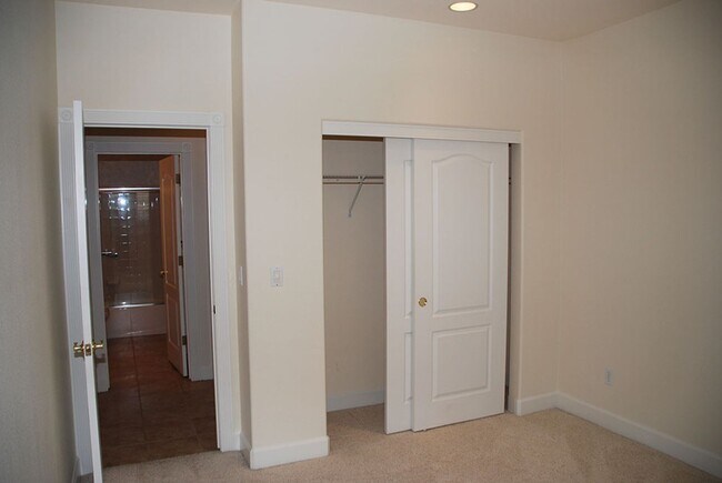 Building Photo - Red Hawk Golf View Home