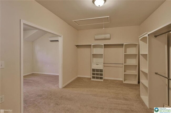 Building Photo - 2811 Kingsview Ave