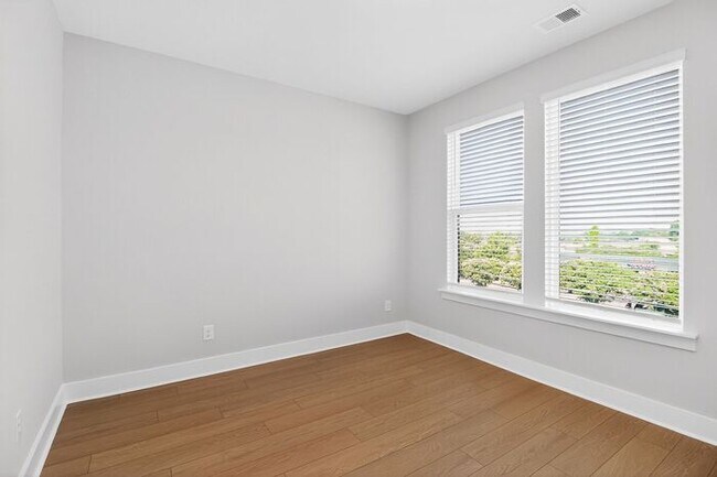 Building Photo - Brand New, Stunning 3BD/3.5BA Townhome on Graham w/ Full Bath on Top Floor! SUMMER SPECIAL! 50% O...
