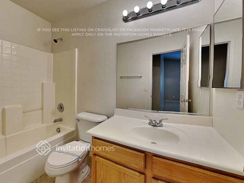 Building Photo - 3433 W La Salle St