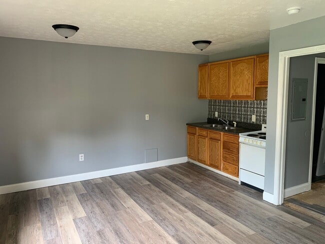 Building Photo - 5340 Beechwood Dr