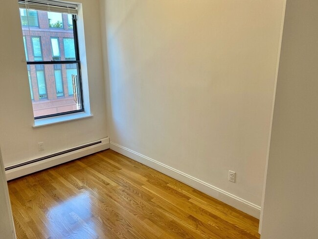 Building Photo - 225 E Berkeley St