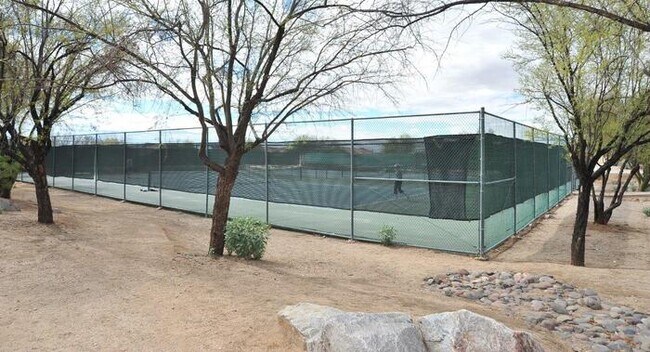 Building Photo - Priced right in Dove Mountain. Fresh & cle...