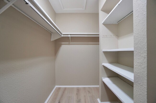 Building Photo - 508 Greenlawn Blvd