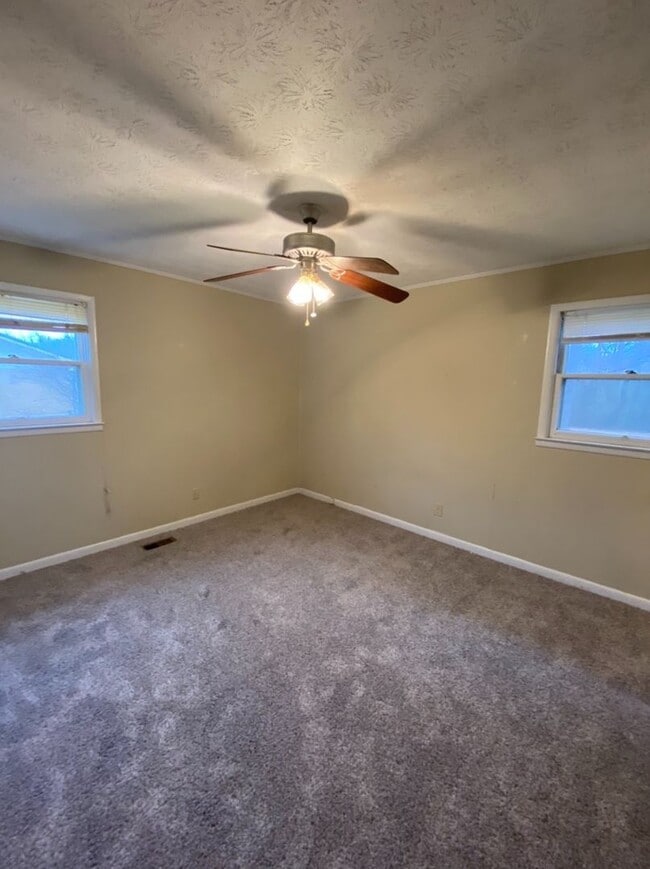 Building Photo - 1329 Montevallo Rd