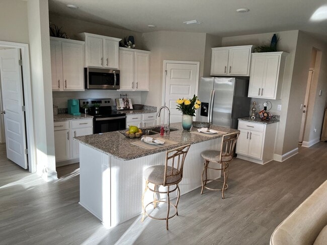 Building Photo - AVAILABLE IN NOVEMBER - Don't miss this op...