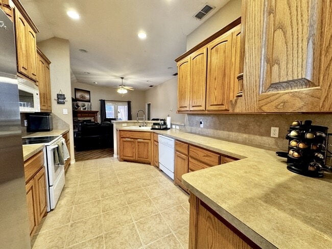 Building Photo - 5400 Flo Dr