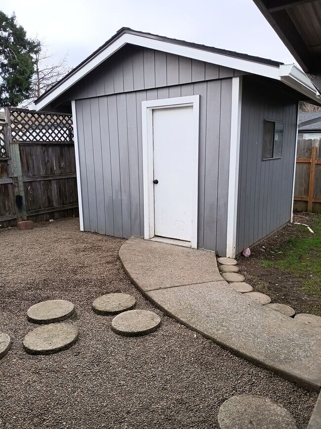 Building Photo - This Gem Of A House is Ready For You!