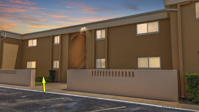 Building Photo - 1000 Lake of the Woods Blvd